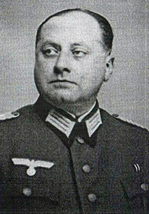 Marino Freschi, Germania 1933-1945. Nella foto: Gottfried Benn in divisa da medico militare