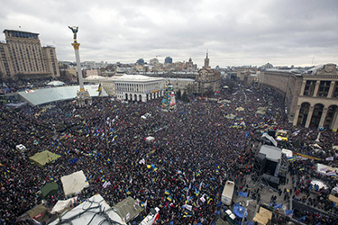 Il popolo ucraino in piazza a Kyiv durante la rivolta di Euromajdan