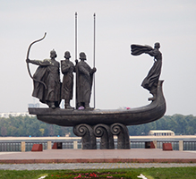 Monumento ai fratelli fondatori di Kyiv, situato nella Capitale sul lungo Dnipro