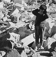 Il bambino Marcello Bruscino scampato miracolosamente nel 1943 al bombardamento della cittadina siciliana di Ribera