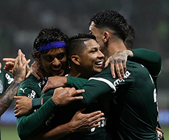 Giocatori del Palmeiras festeggiano la vittoria