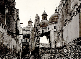 Un'immagine del bombardamento del 7 aprile 1944 sul centro di Treviso 