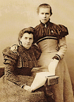 La diciasettenne Lesja Ukrajinka con la madre Olena Pčilka in una foto del 1898