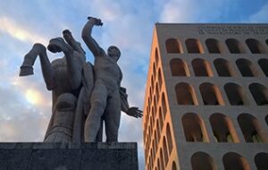 Un particolare del palazzo della Civiltà del Lavoro nel quartiere romano dell'Eur