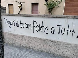 Scritta contro la Giornata del Ricordo