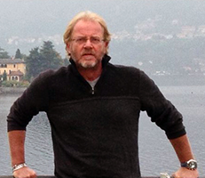 Miro Renzaglia, autore del romanzo 'Cane sciolto, edito da Passaggio al bosco Miro Renzaglia, autore del romanzo 'Cane sciolto, edito da Passaggio al bosco