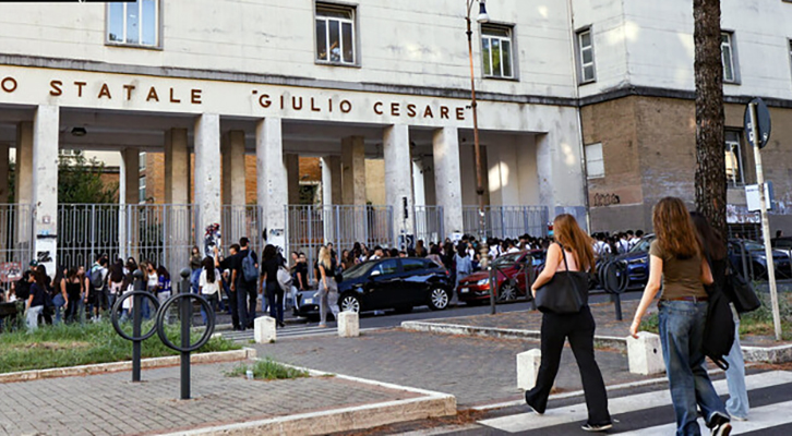 Il Liceo Giulio Cesare di Roma al centro del libro di Fabio Zanello, Tommaso ‘Piotta’ Zanello, Corso Trieste